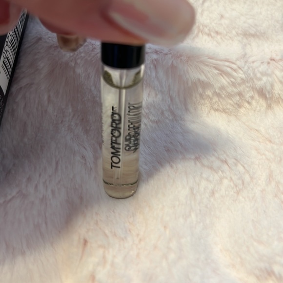 Tom Ford Oud Wood Duo (2ml x 2) - Picture 3 of 5